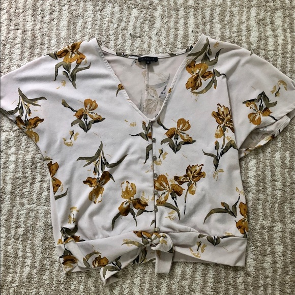 Flowery Top with Tie Front 🌻 - Picture 2 of 7